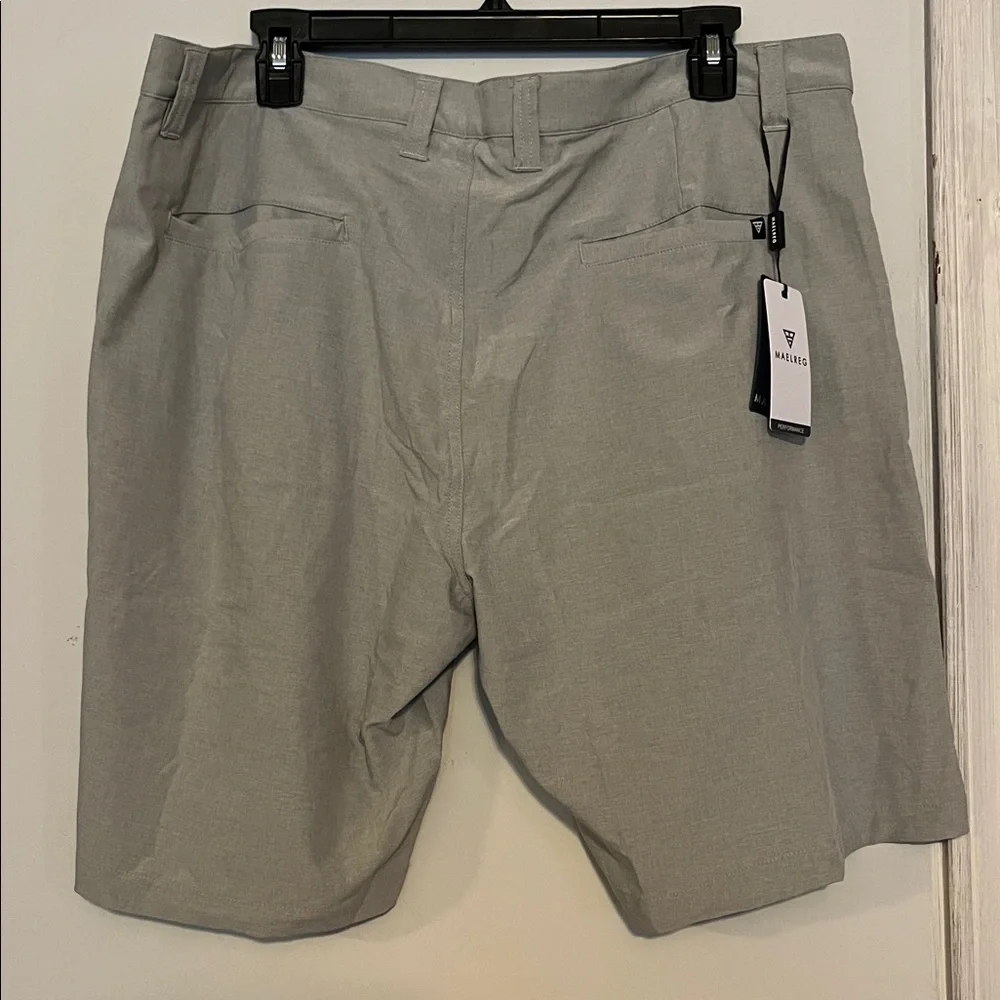 NWT MAELREG Performance Proflex Golf Shorts Size 38 X 9 in Light Grey